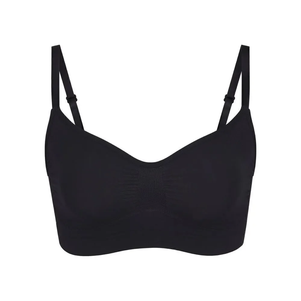 SKIMS seamless sculpt bralette size Small in the color Onyx